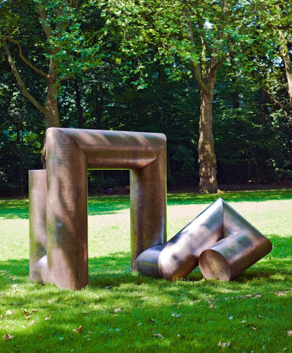 Friedrich Gräsel, Hannover Tor, 1978, Essen Skulptur aus verschweissten Edelstahl-Rohrsegmenten, farbig geglüht